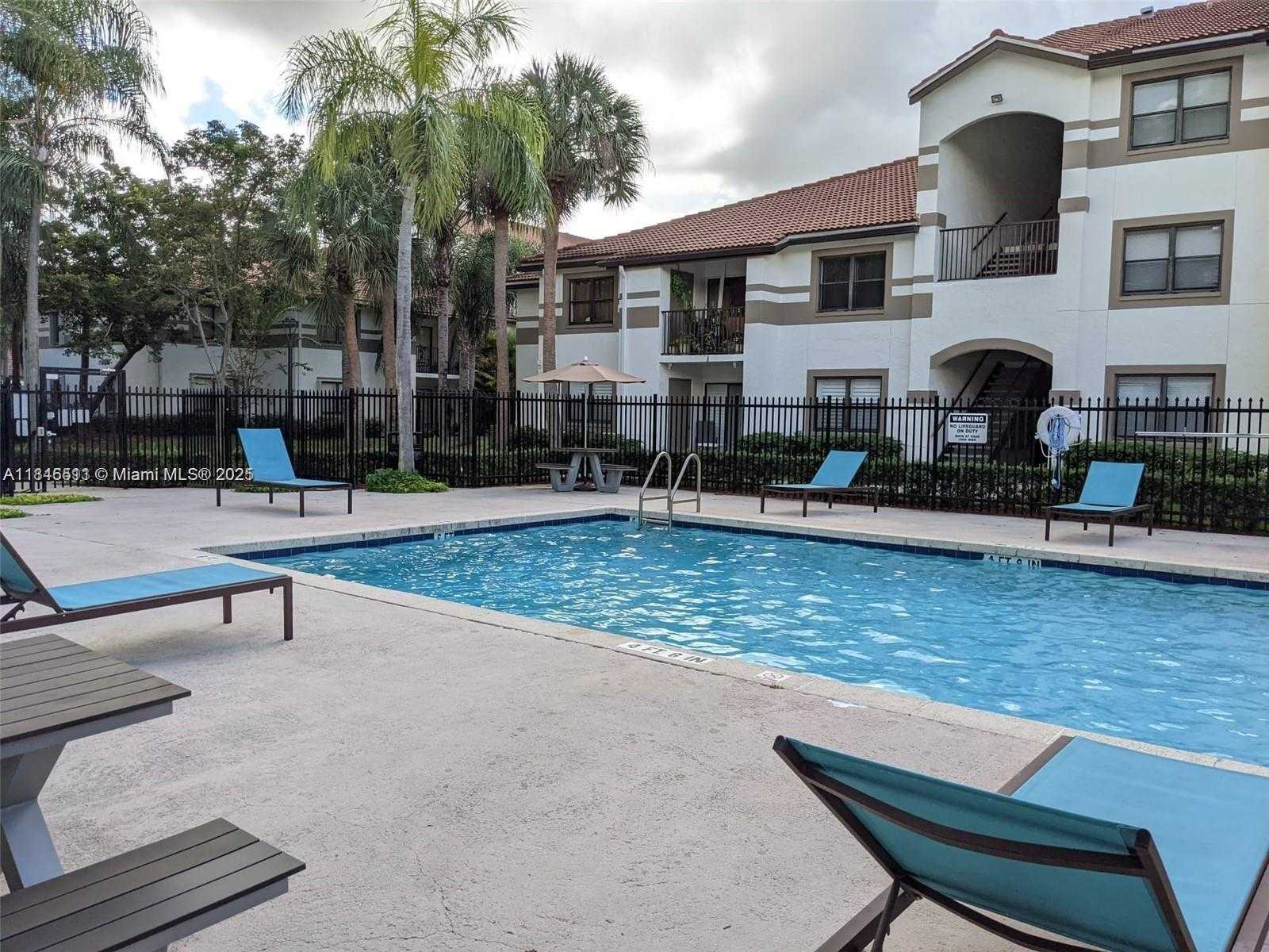 Small Image of 560 SOUTH PARK RD #13-7, Hollywood Number 13