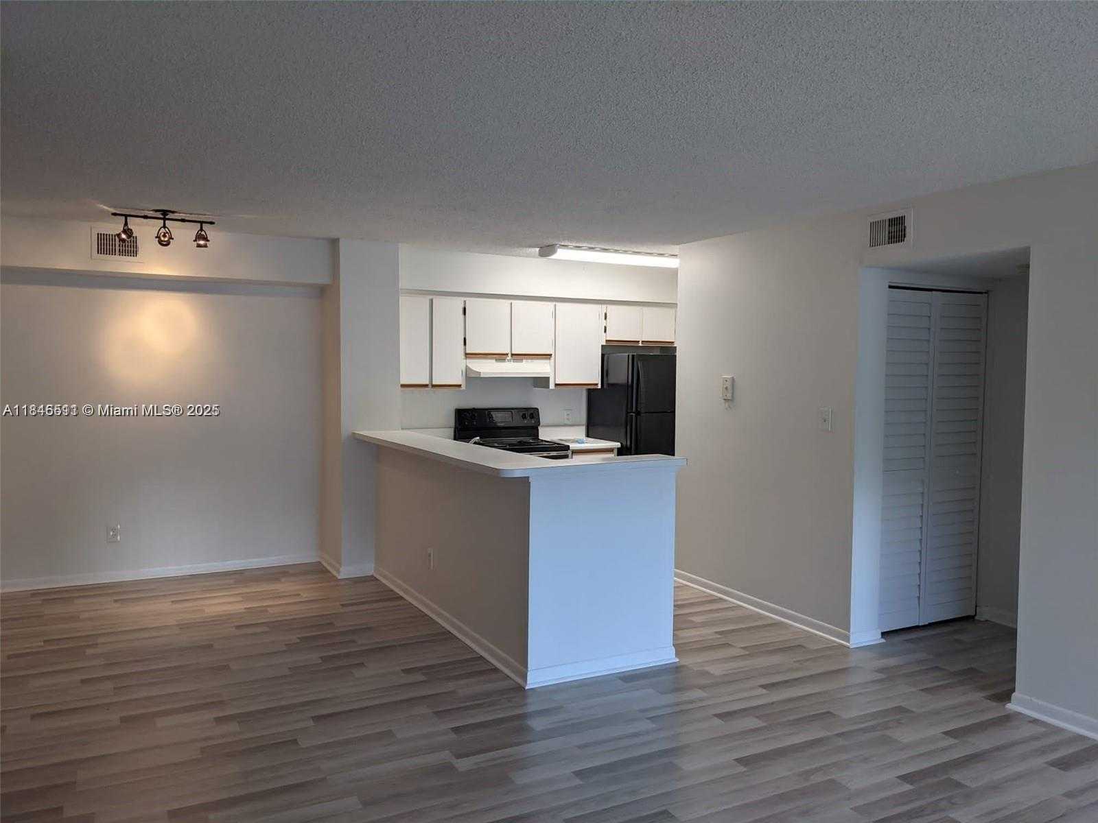 Small Image of 560 SOUTH PARK RD #13-7, Hollywood Number 4