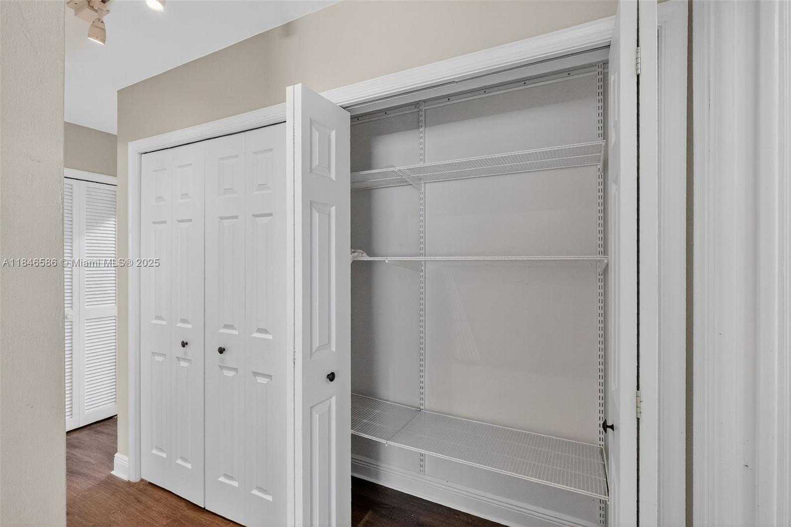 Small Image of 539 MENENDEZ AVE #539, Coral Gables Number 13