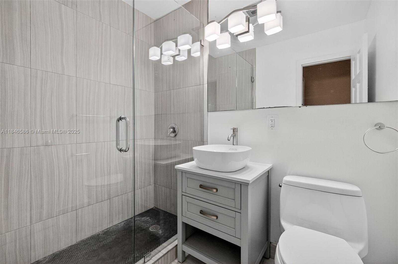 Small Image of 539 MENENDEZ AVE #539, Coral Gables Number 14