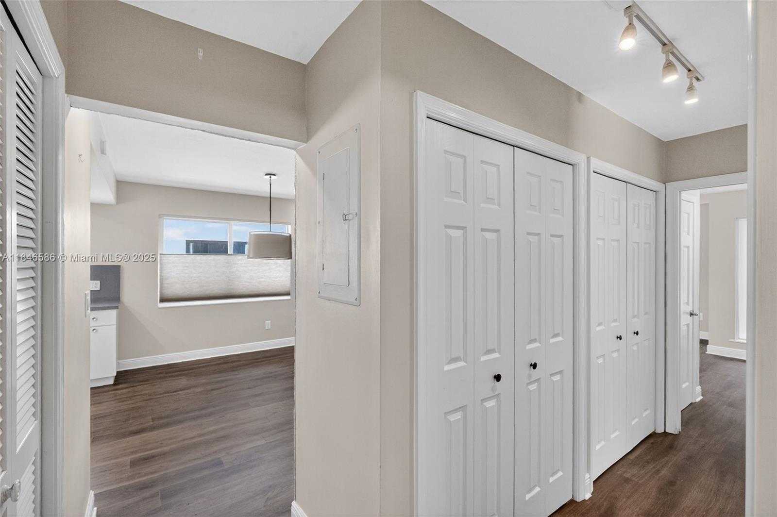 Small Image of 539 MENENDEZ AVE #539, Coral Gables Number 15