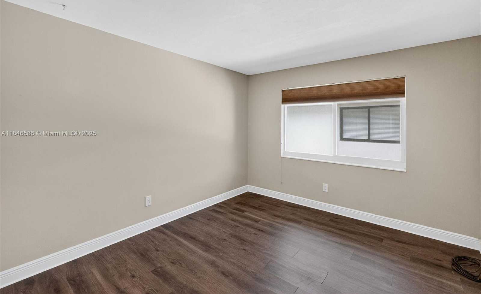 Small Image of 539 MENENDEZ AVE #539, Coral Gables Number 17