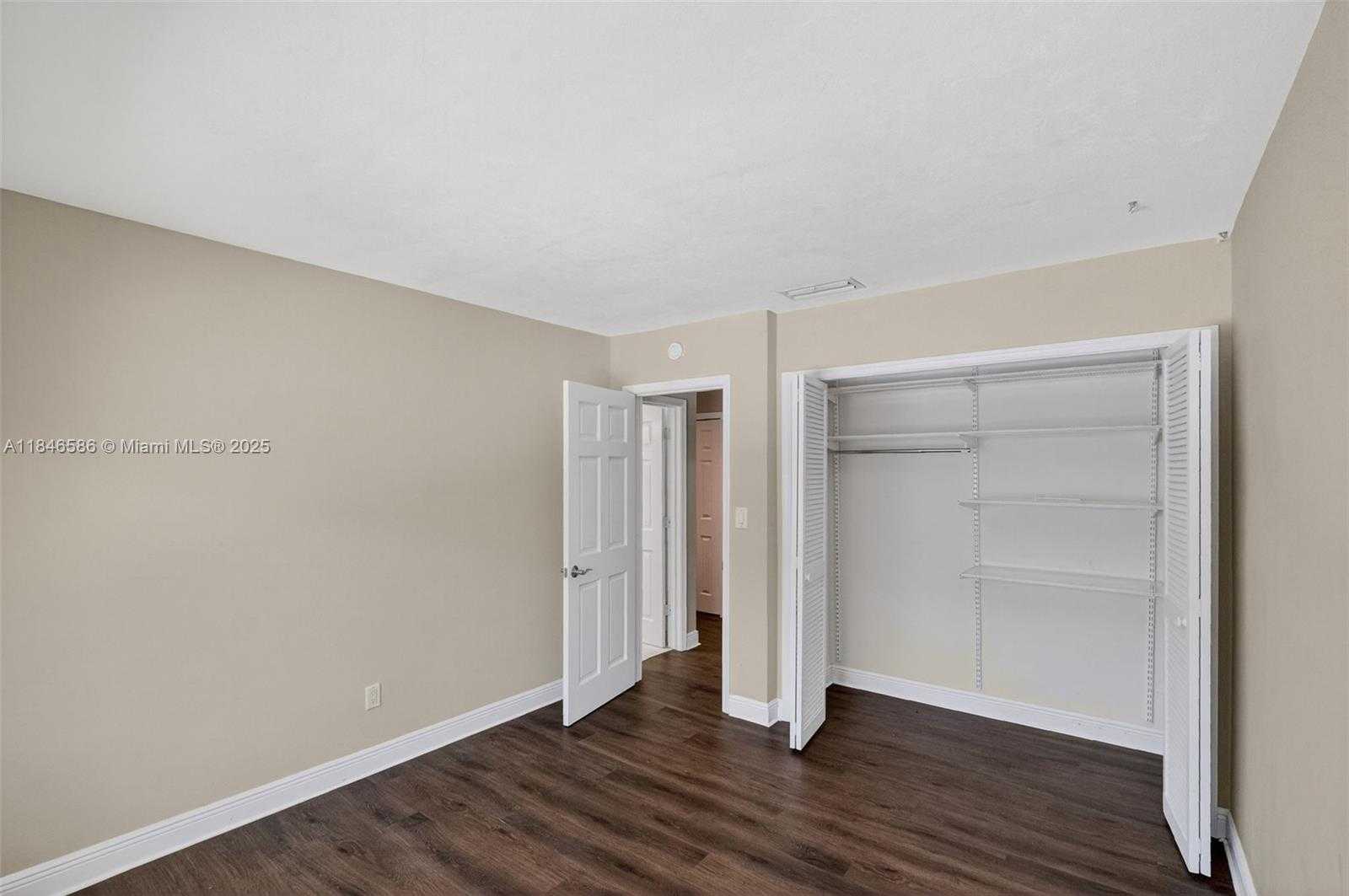 Small Image of 539 MENENDEZ AVE #539, Coral Gables Number 19