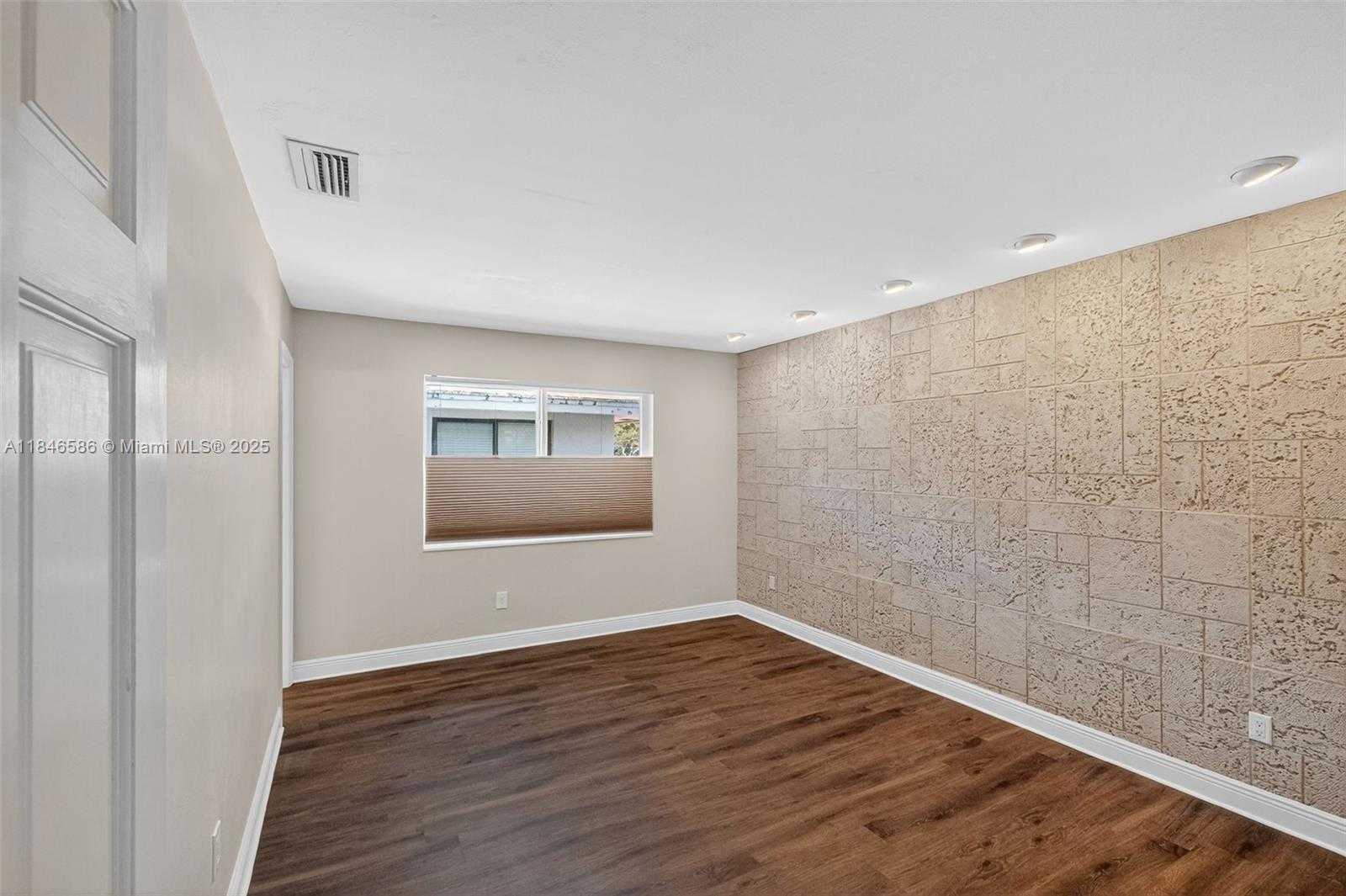 Small Image of 539 MENENDEZ AVE #539, Coral Gables Number 20