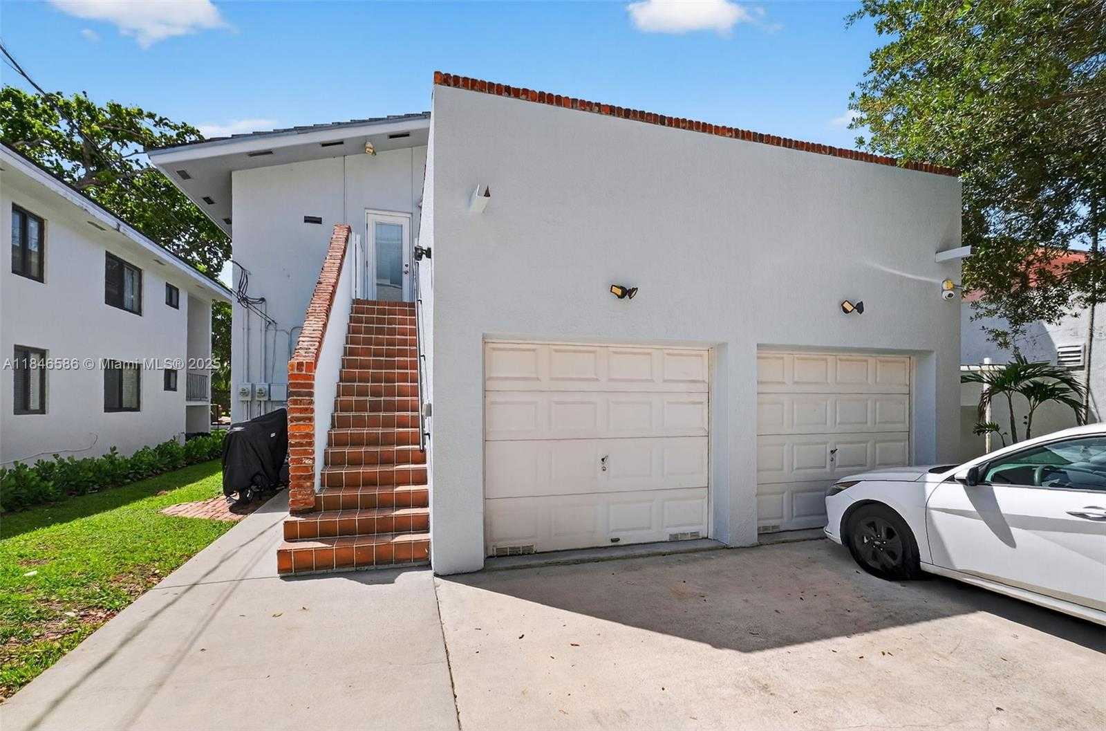 Small Image of 539 MENENDEZ AVE #539, Coral Gables Number 25