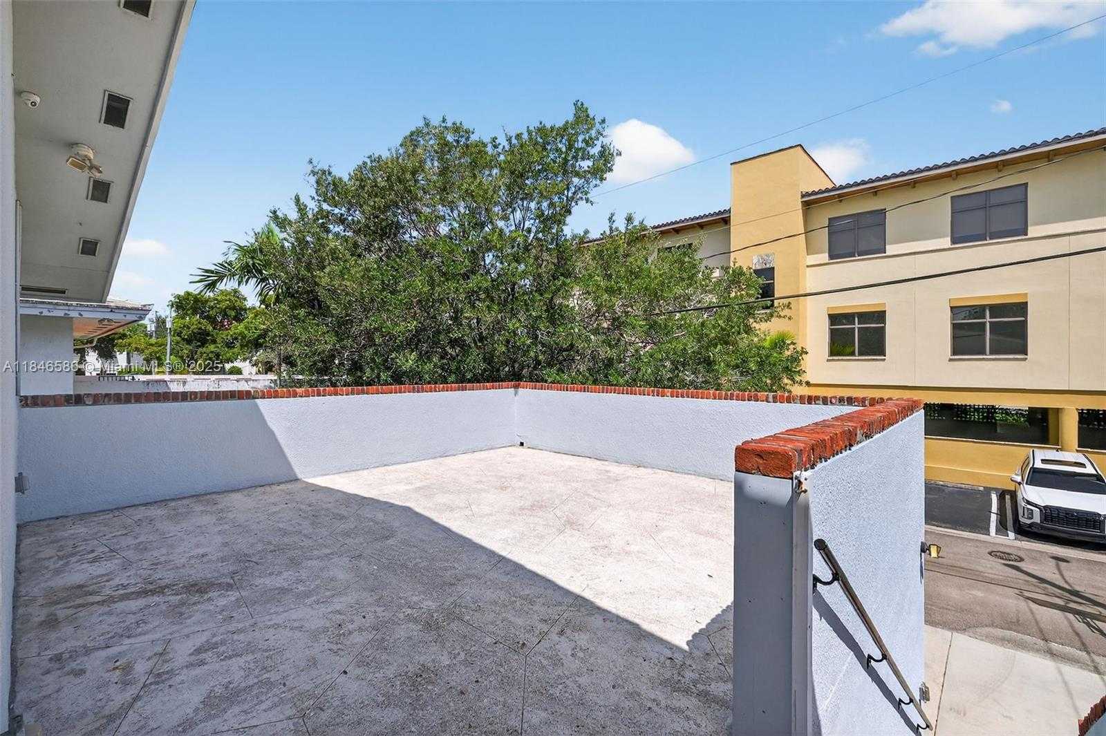 Small Image of 539 MENENDEZ AVE #539, Coral Gables Number 26