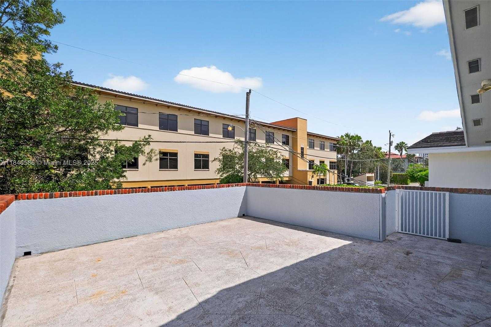Small Image of 539 MENENDEZ AVE #539, Coral Gables Number 27