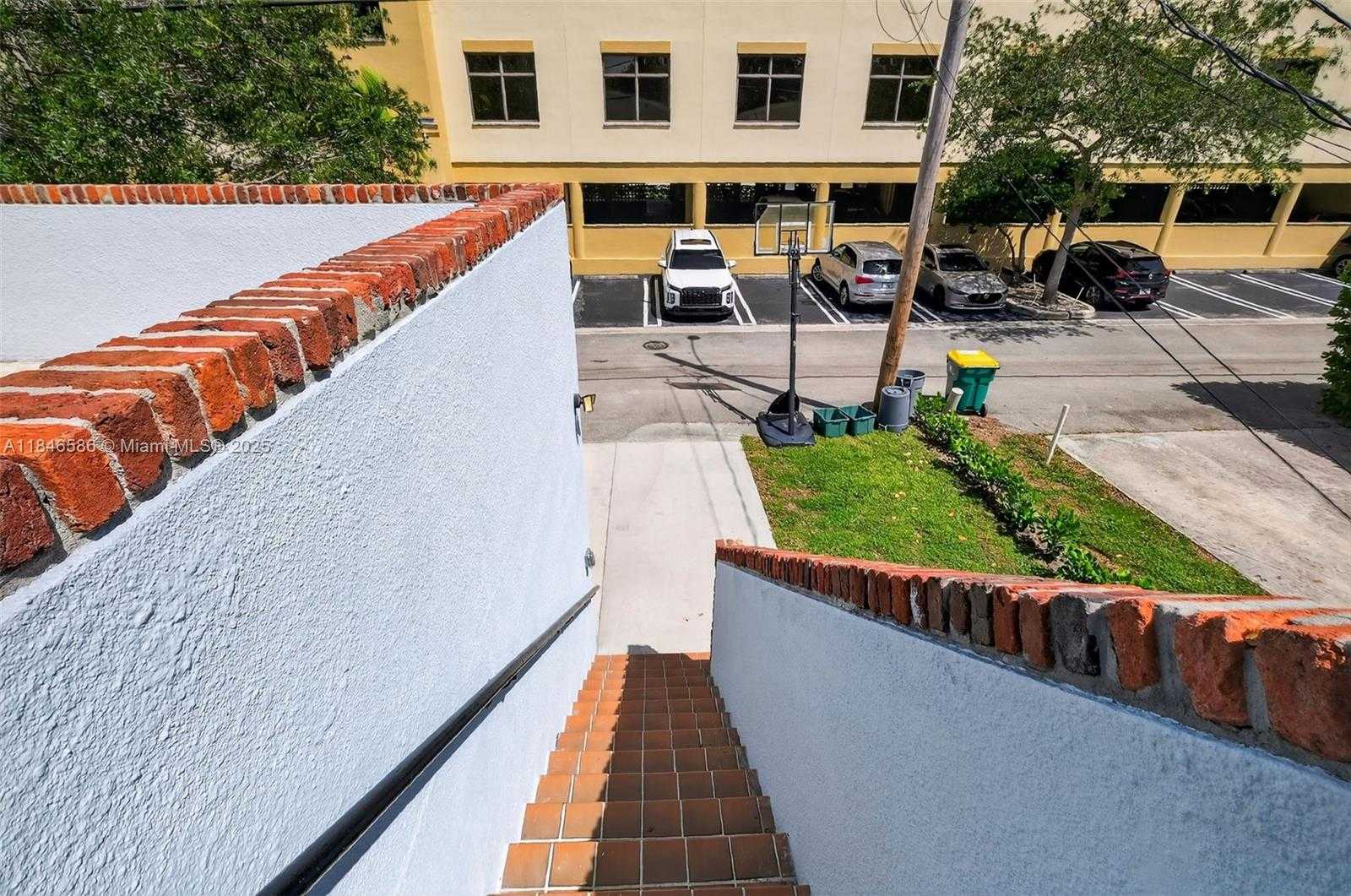 Small Image of 539 MENENDEZ AVE #539, Coral Gables Number 28