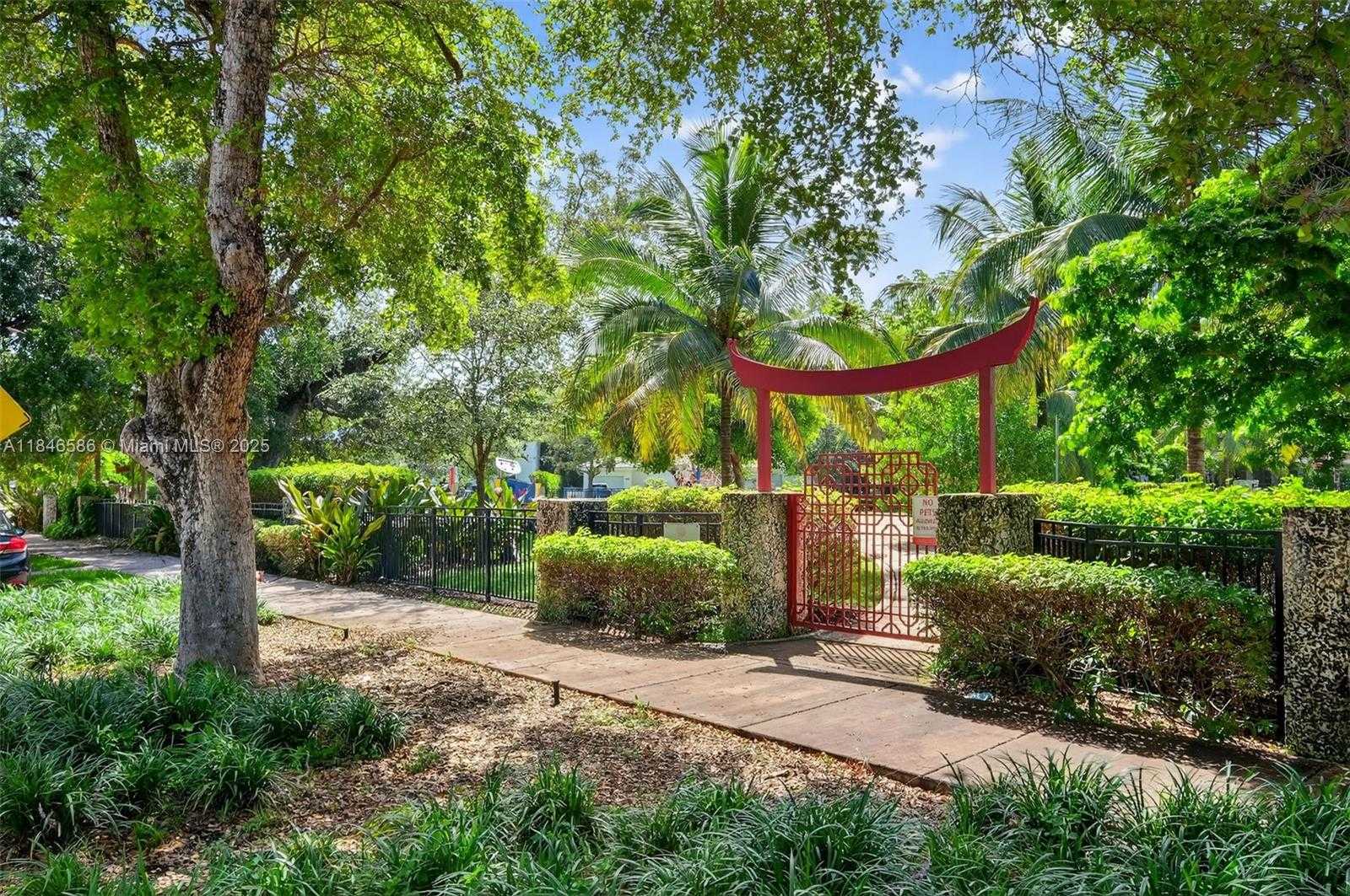 Small Image of 539 MENENDEZ AVE #539, Coral Gables Number 29