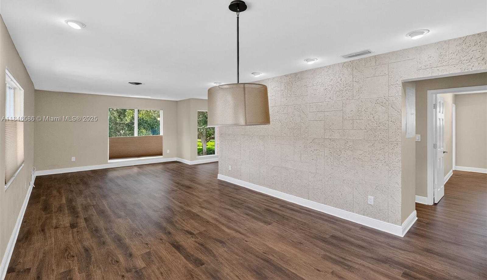 Small Image of 539 MENENDEZ AVE #539, Coral Gables Number 6
