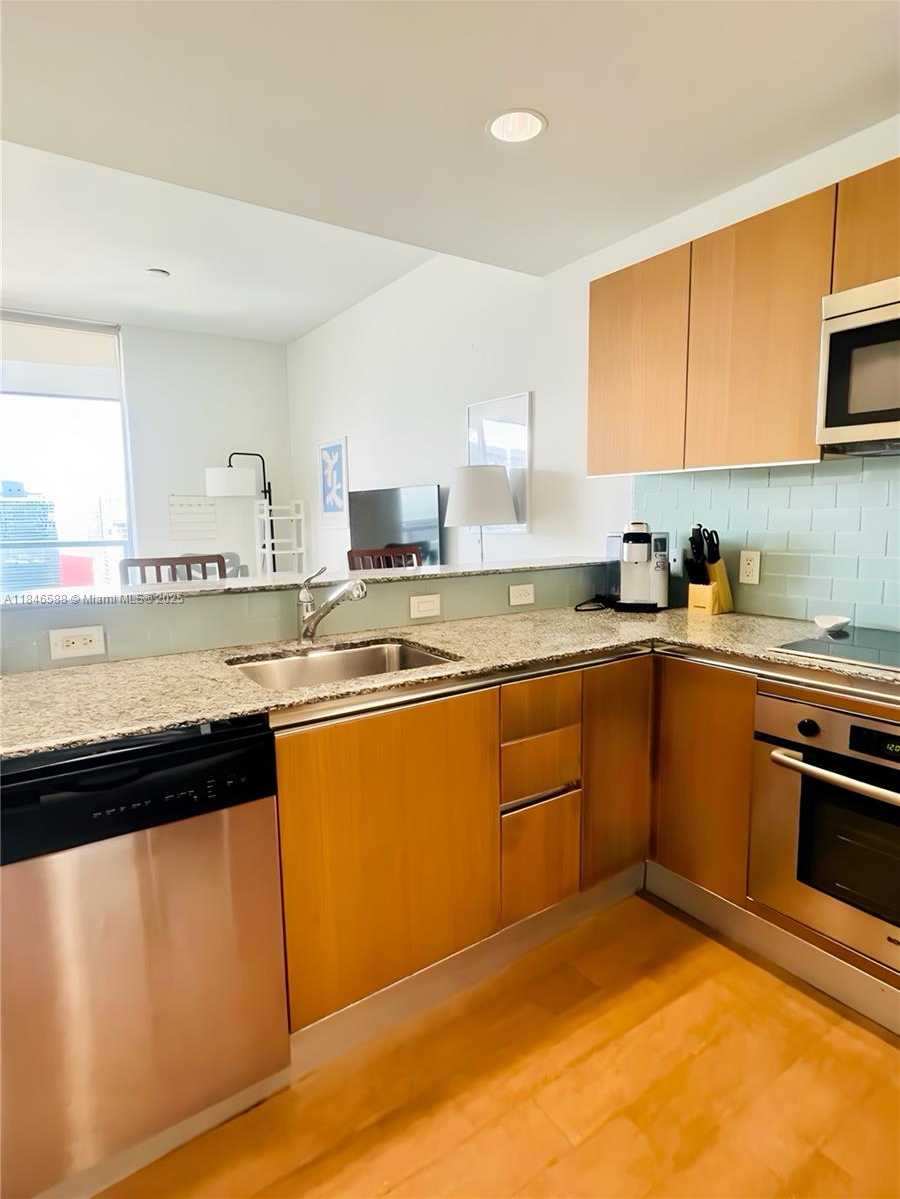 Small Image of 1060 BRICKELL AVE #3709, Miami Number 2