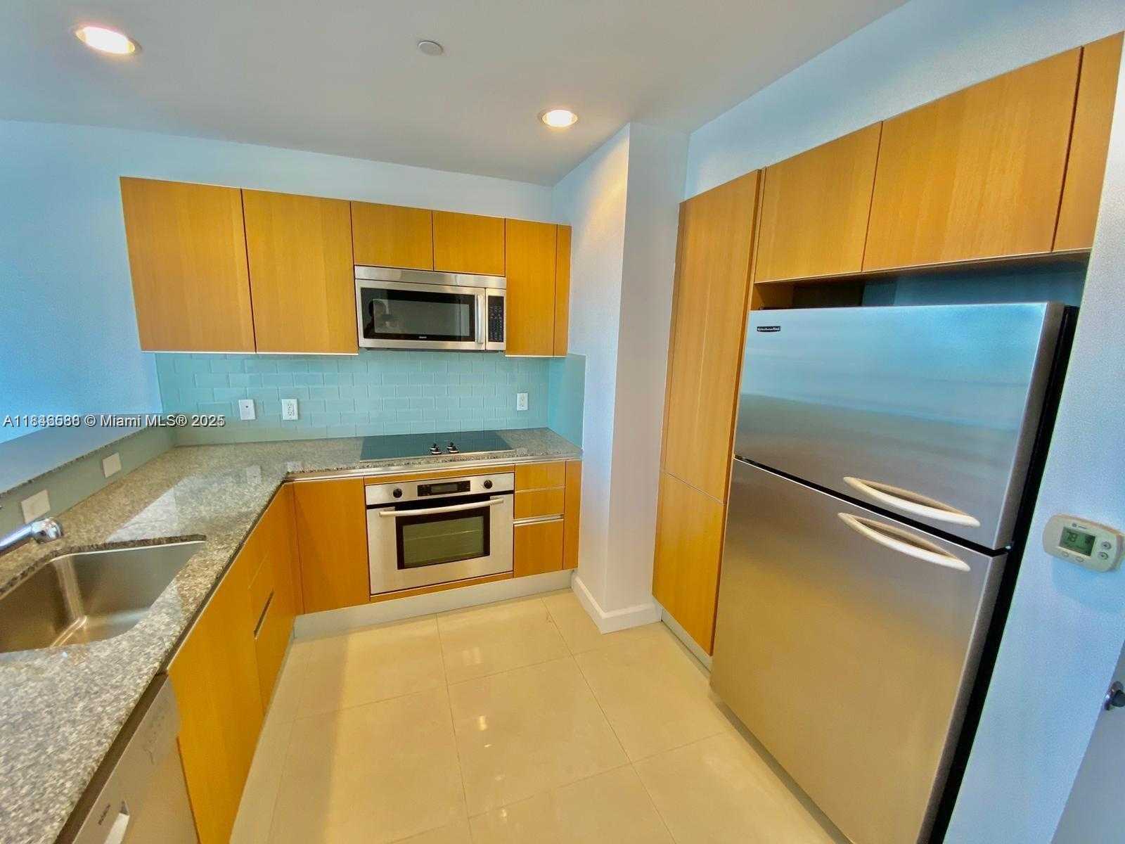 Small Image of 1060 BRICKELL AVE #3709, Miami Number 4
