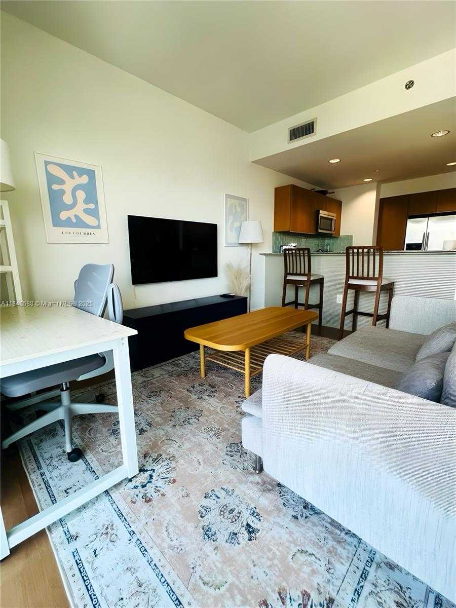 Small Image of 1060 BRICKELL AVE #3709, Miami Number 7