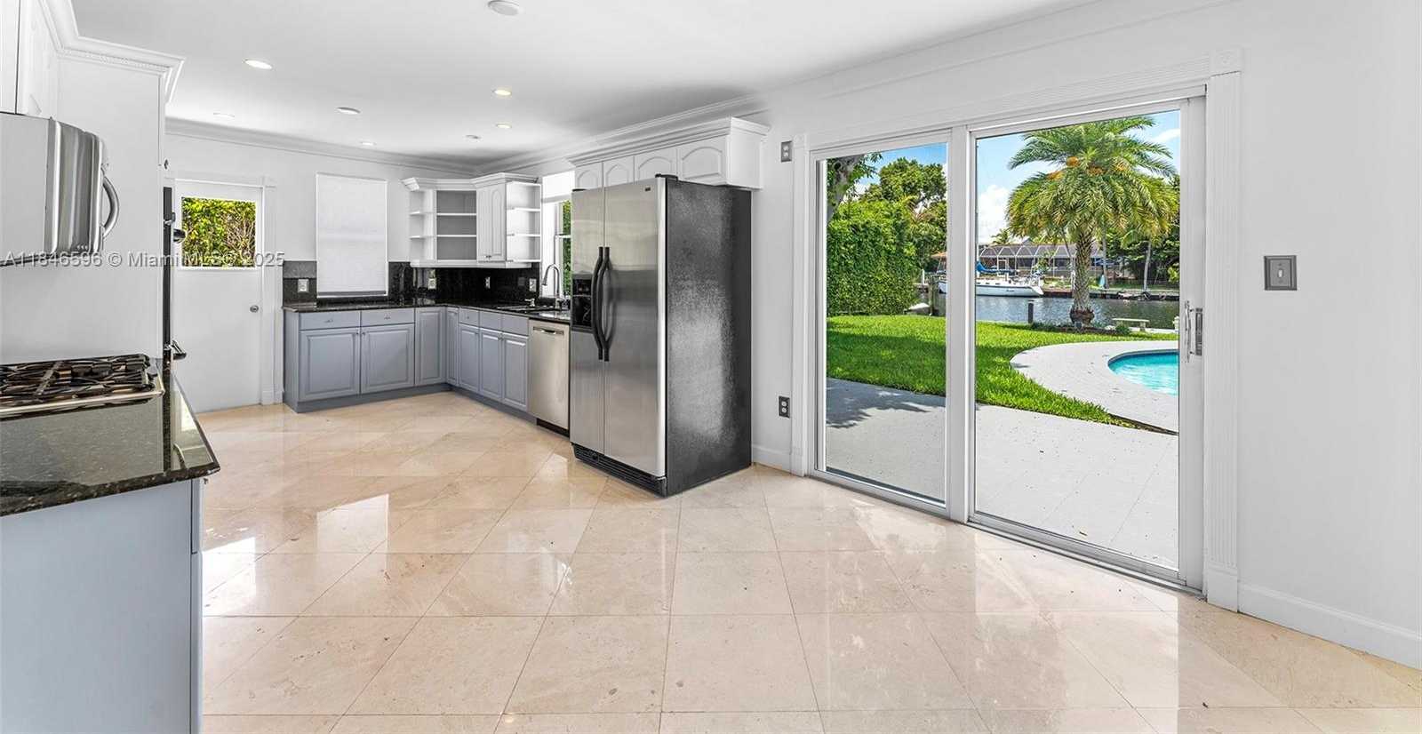 Small Image of 430 HOLIDAY DRIVE, Hallandale Beach Number 10