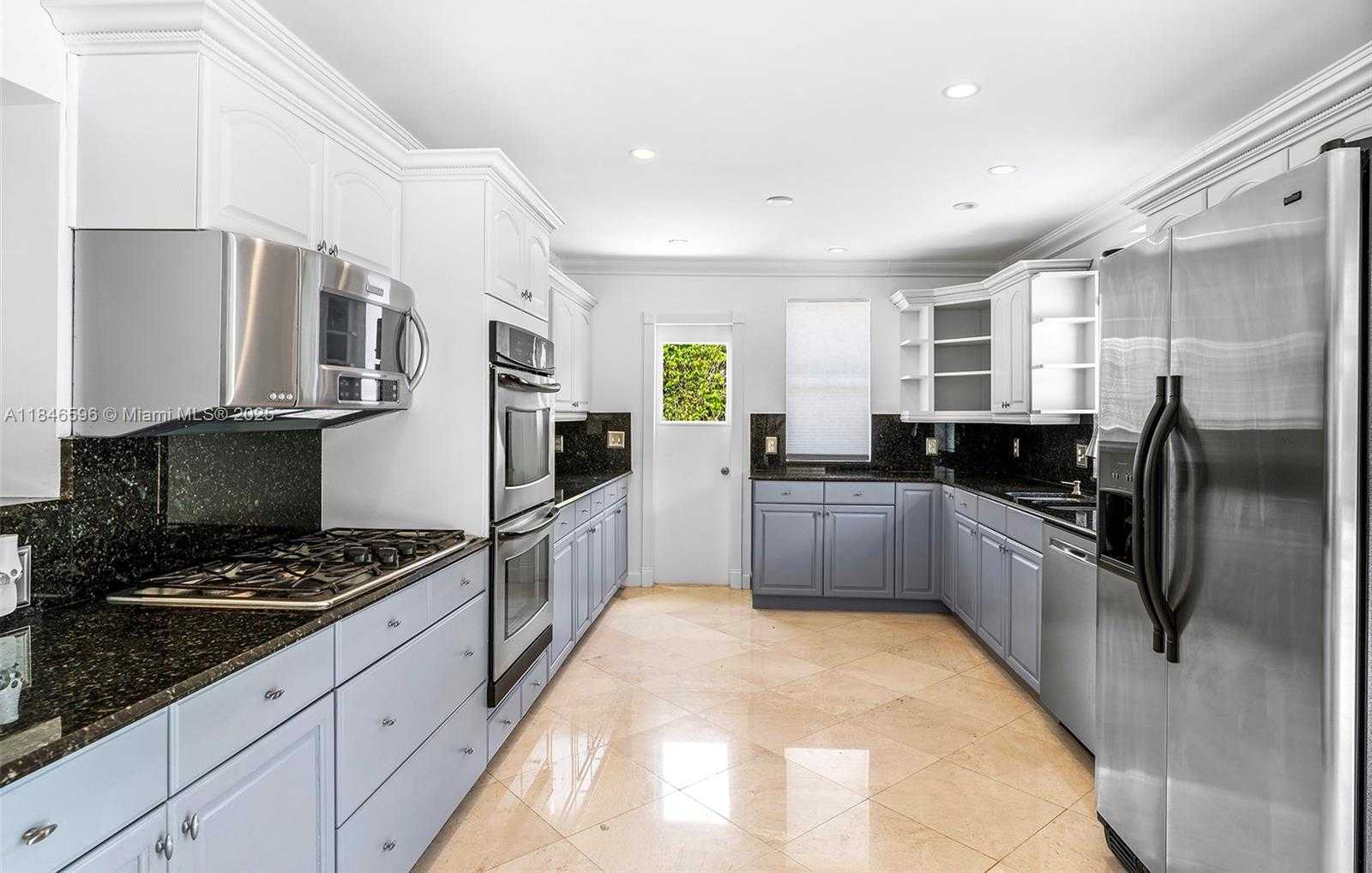 Small Image of 430 HOLIDAY DRIVE, Hallandale Beach Number 11