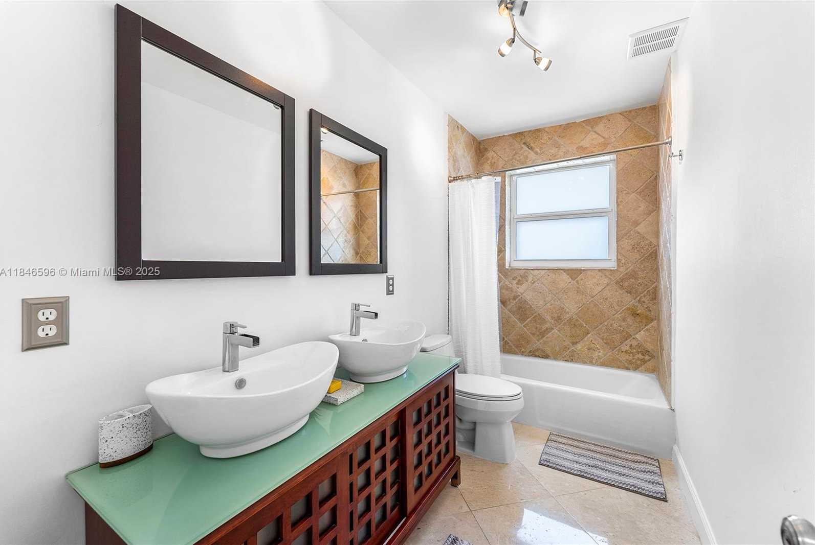 Small Image of 430 HOLIDAY DRIVE, Hallandale Beach Number 14