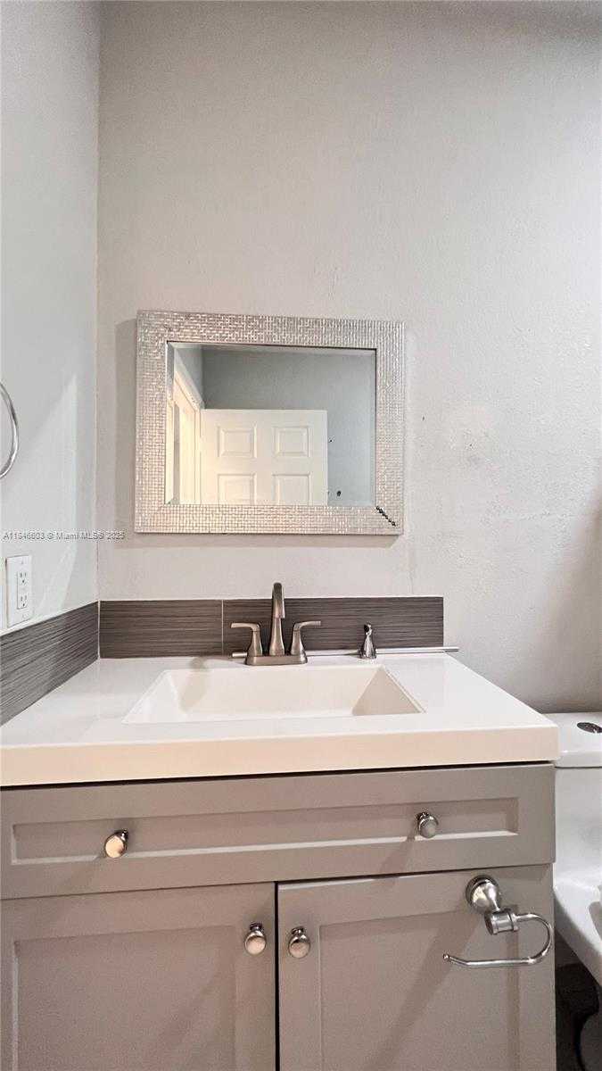 Small Image of 10911 SOUTH WEST 242ND ST #B, Homestead Number 10
