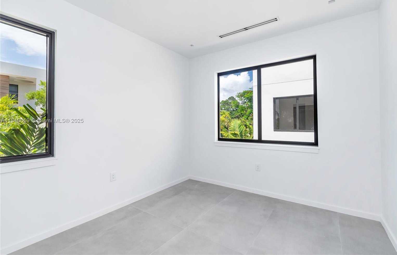 Small Image of 3270 BIRD AVE #3270, Miami Number 10