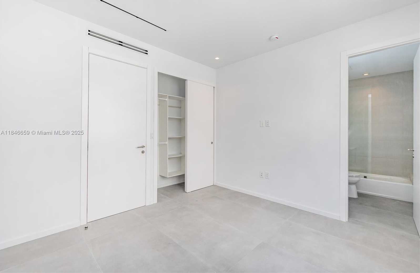 Small Image of 3270 BIRD AVE #3270, Miami Number 14
