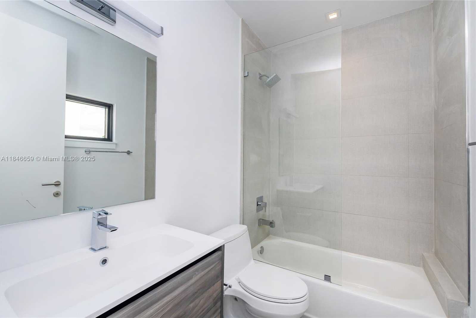 Small Image of 3270 BIRD AVE #3270, Miami Number 15