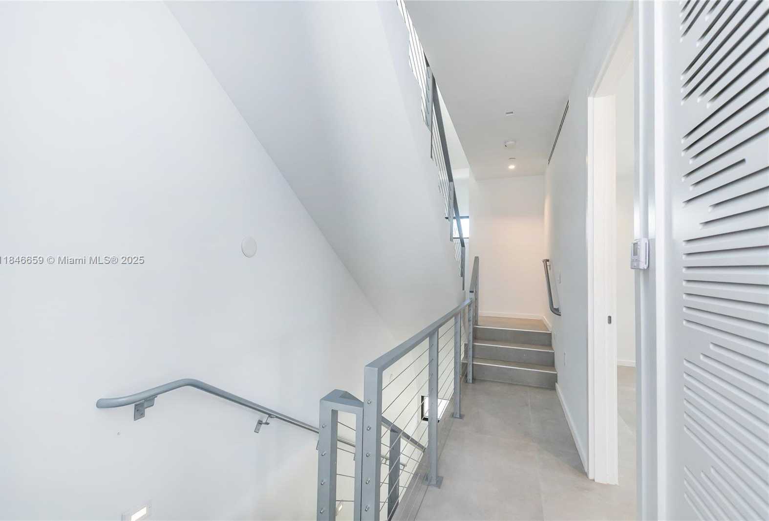 Small Image of 3270 BIRD AVE #3270, Miami Number 17