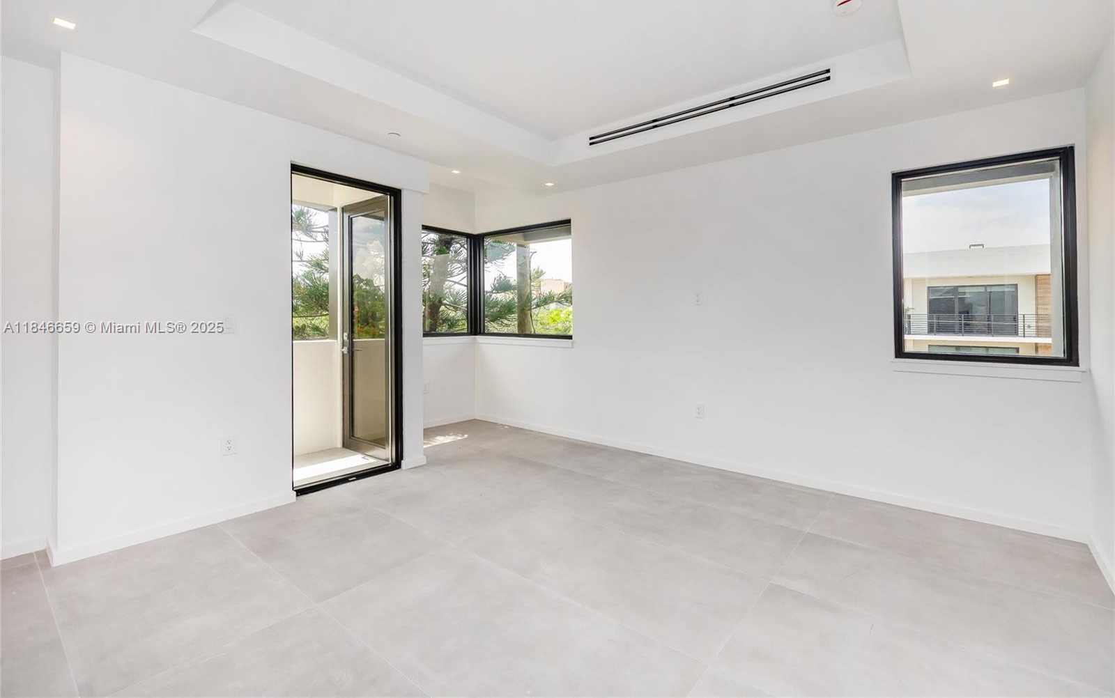 Small Image of 3270 BIRD AVE #3270, Miami Number 18
