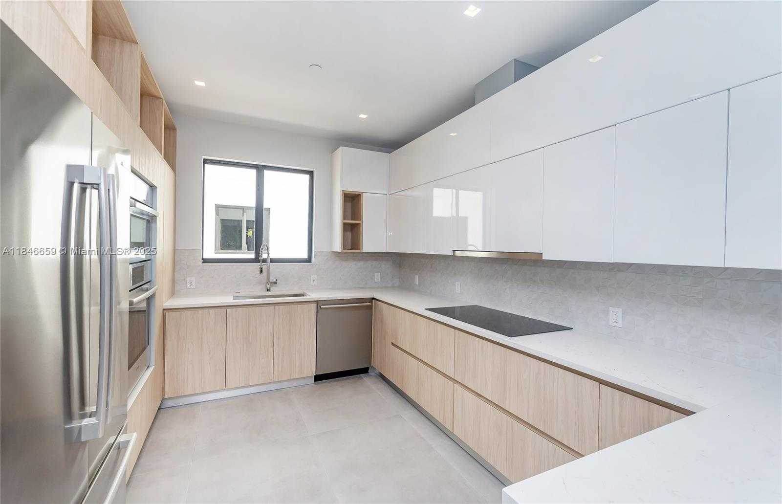 Small Image of 3270 BIRD AVE #3270, Miami Number 2