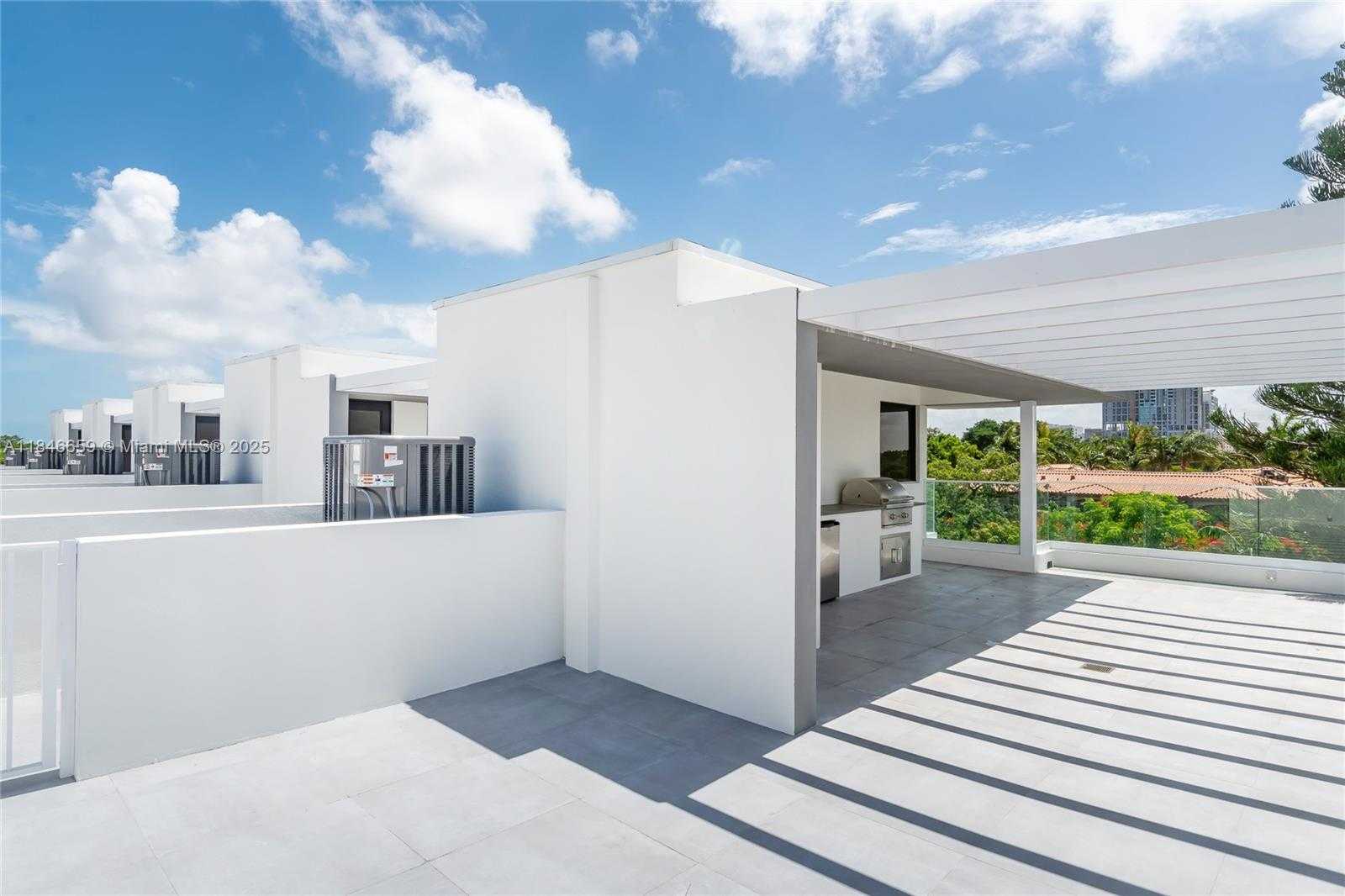 Small Image of 3270 BIRD AVE #3270, Miami Number 22