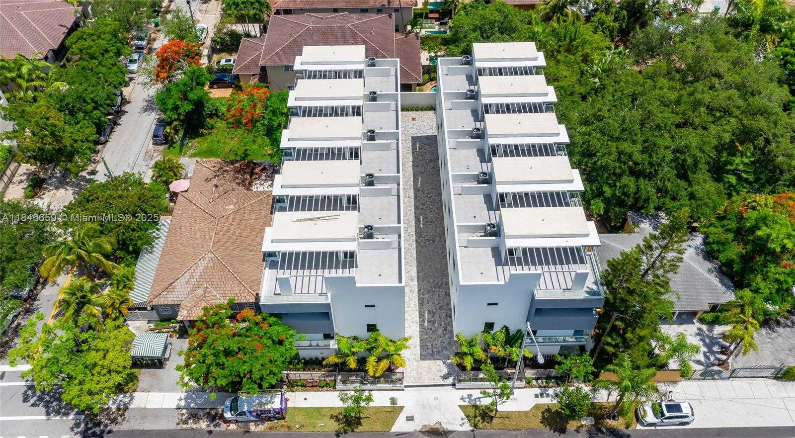 Small Image of 3270 BIRD AVE #3270, Miami Number 23