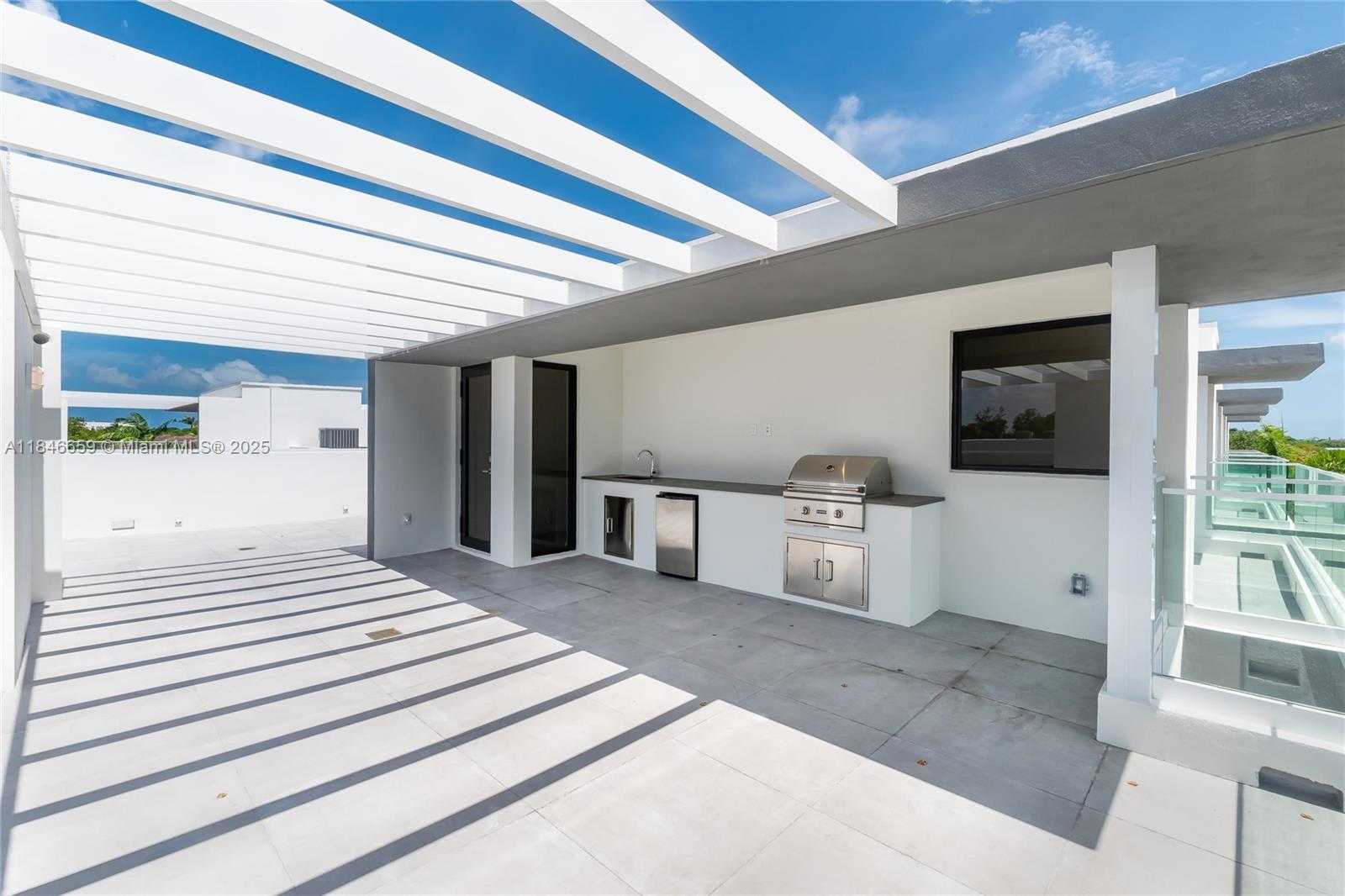 Small Image of 3270 BIRD AVE #3270, Miami Number 3