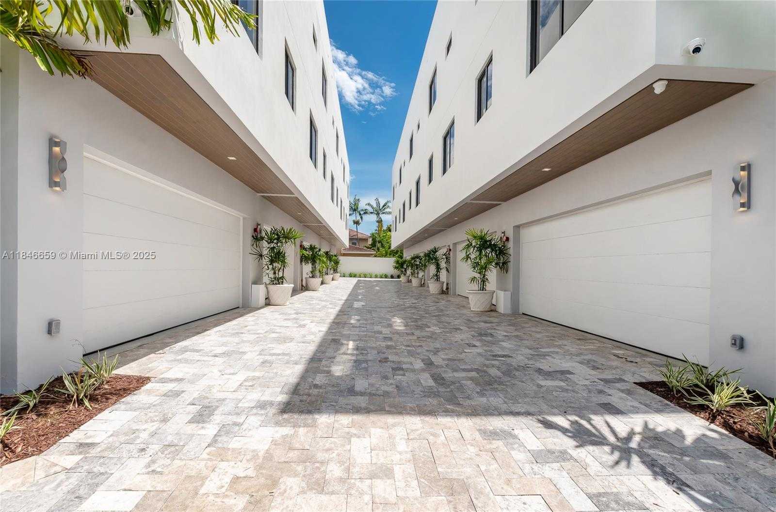 Small Image of 3270 BIRD AVE #3270, Miami Number 4