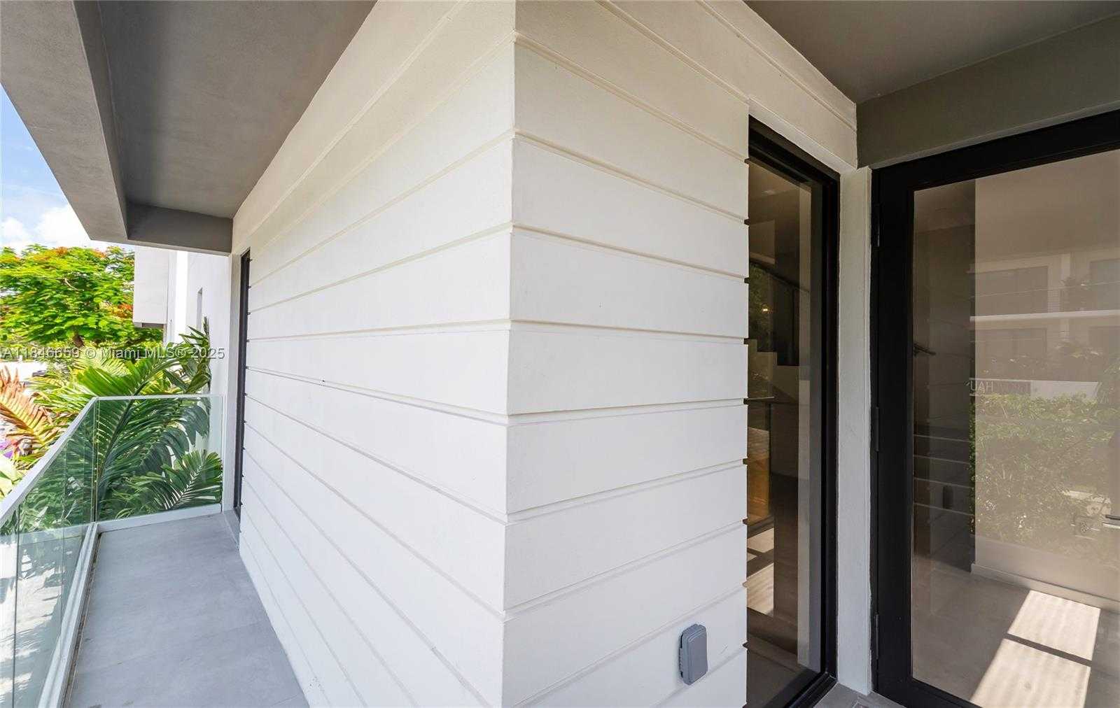 Small Image of 3270 BIRD AVE #3270, Miami Number 7
