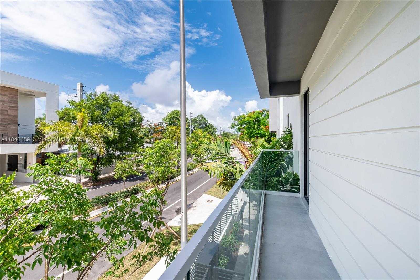 Small Image of 3270 BIRD AVE #3270, Miami Number 8
