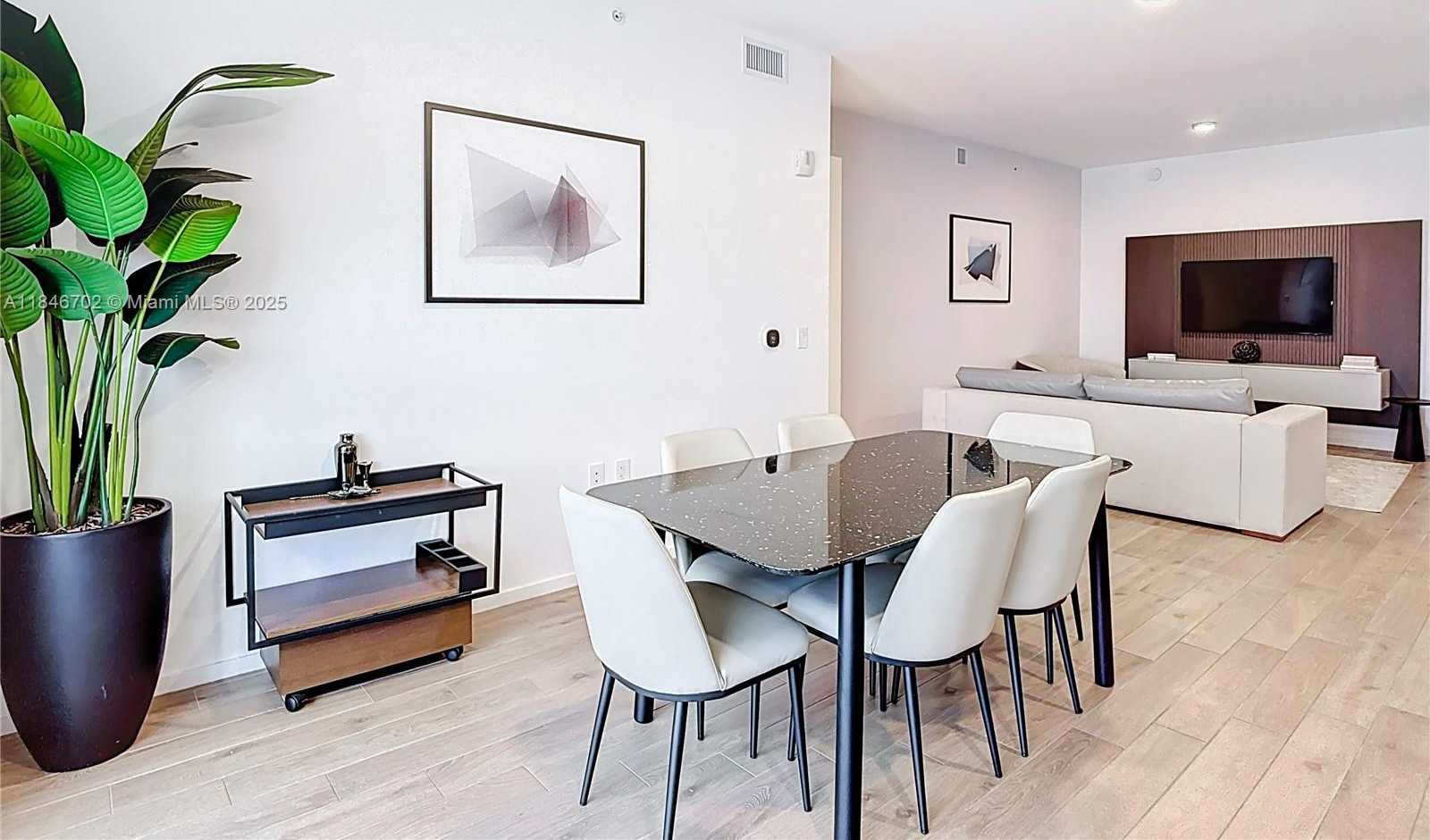 Small Image of 398 NORTH EAST 5TH ST #4401, Miami Number 15