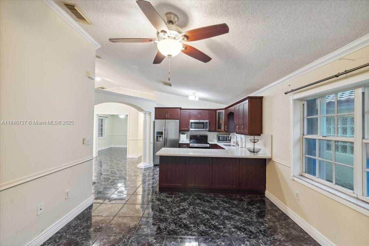 Small Image of 17610 SOUTH WEST 4TH CT, Pembroke Pines Number 11