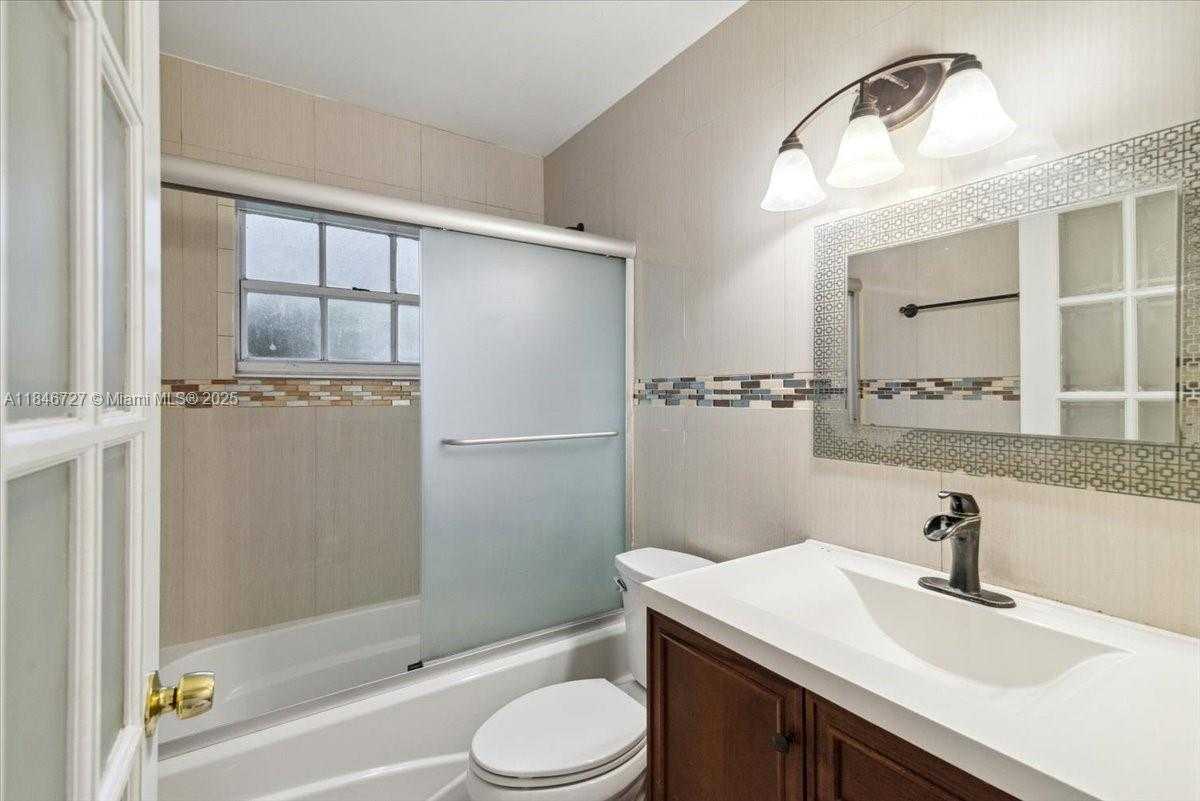 Small Image of 17610 SOUTH WEST 4TH CT, Pembroke Pines Number 19