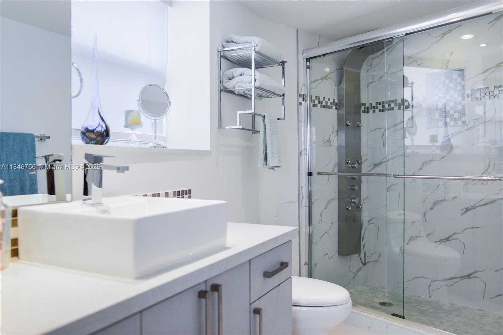 Small Image of 6039 COLLINS AVE #937, Miami Beach Number 14