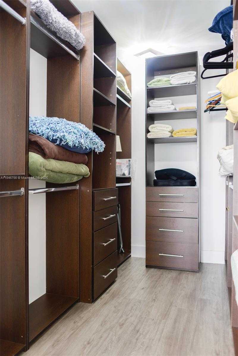 Small Image of 6039 COLLINS AVE #937, Miami Beach Number 19