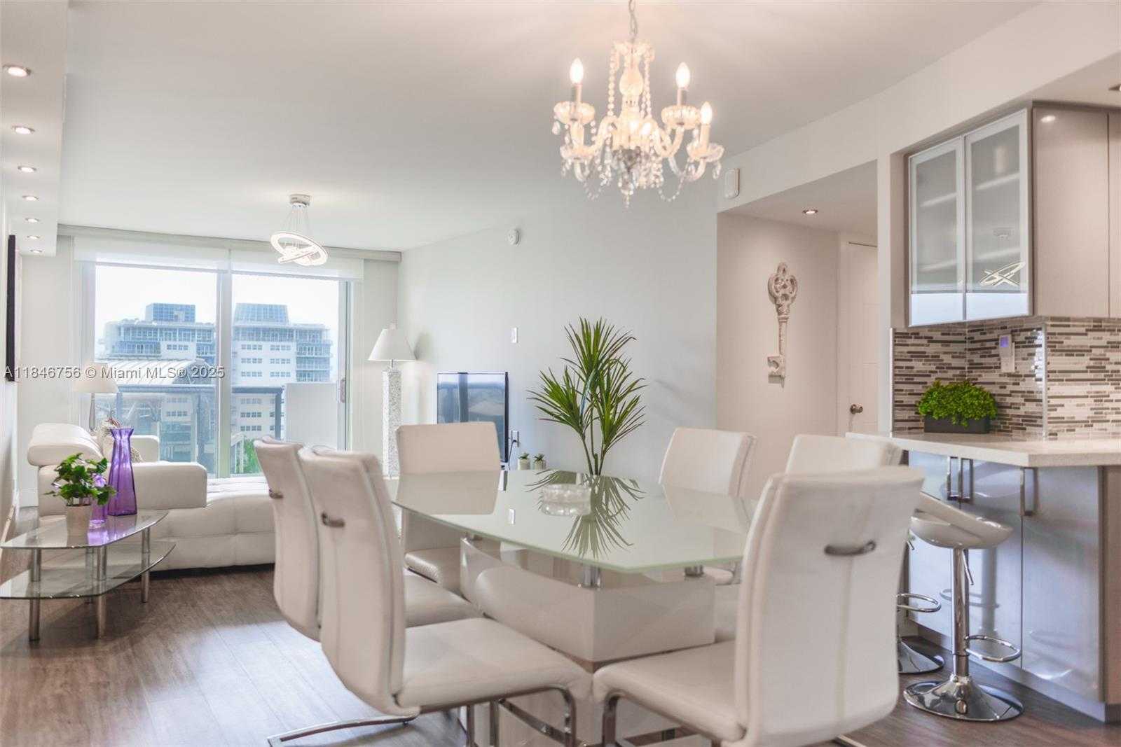Small Image of 6039 COLLINS AVE #937, Miami Beach Number 2