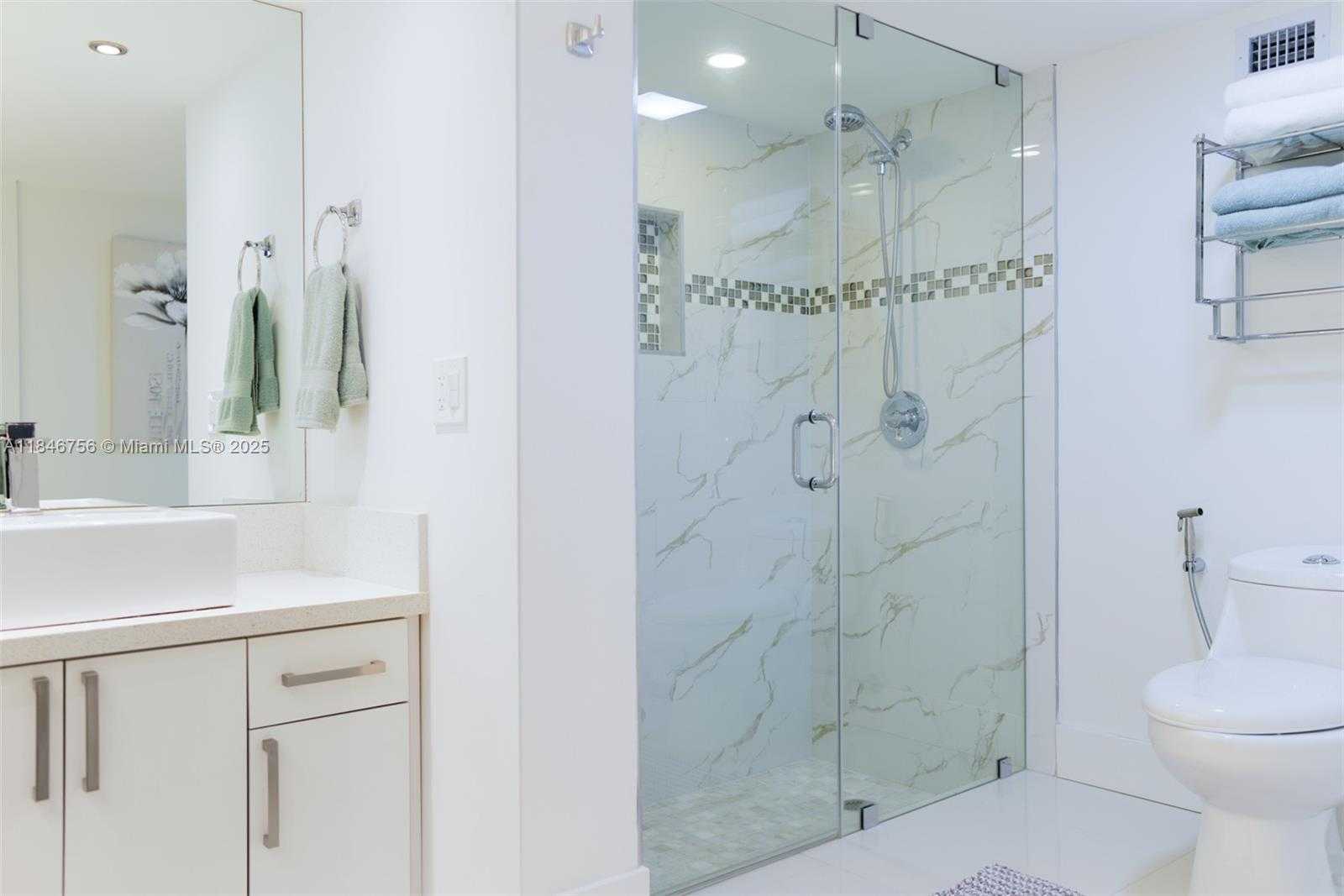 Small Image of 6039 COLLINS AVE #937, Miami Beach Number 21