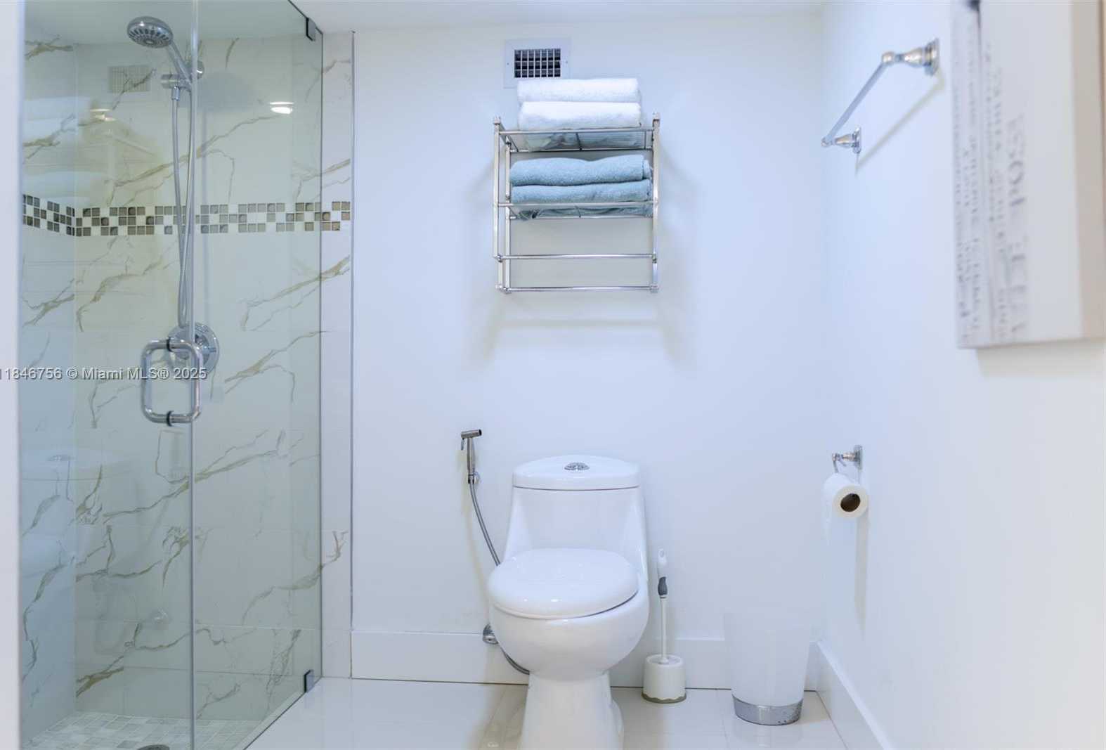 Small Image of 6039 COLLINS AVE #937, Miami Beach Number 22