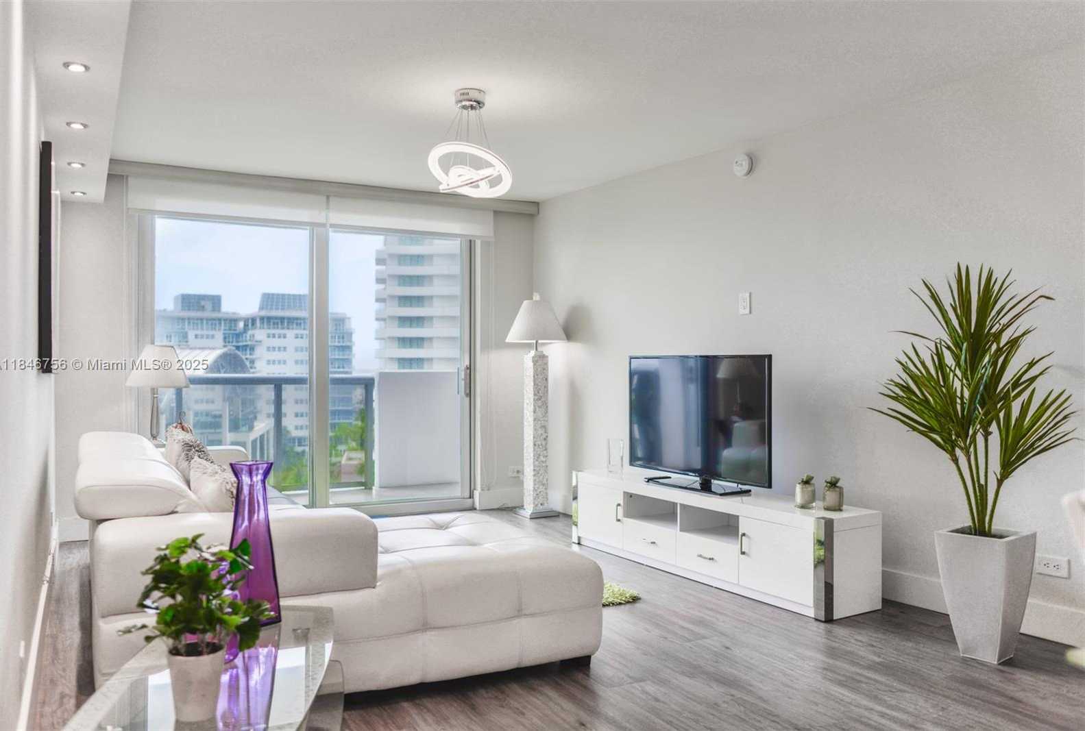 Small Image of 6039 COLLINS AVE #937, Miami Beach Number 4