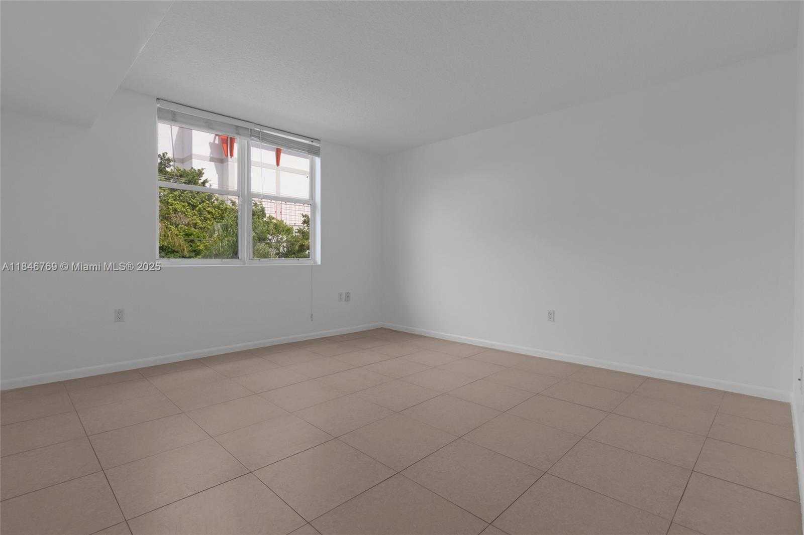 Small Image of 1555 NORTH TREASURE DR #205, North Bay Village Number 12