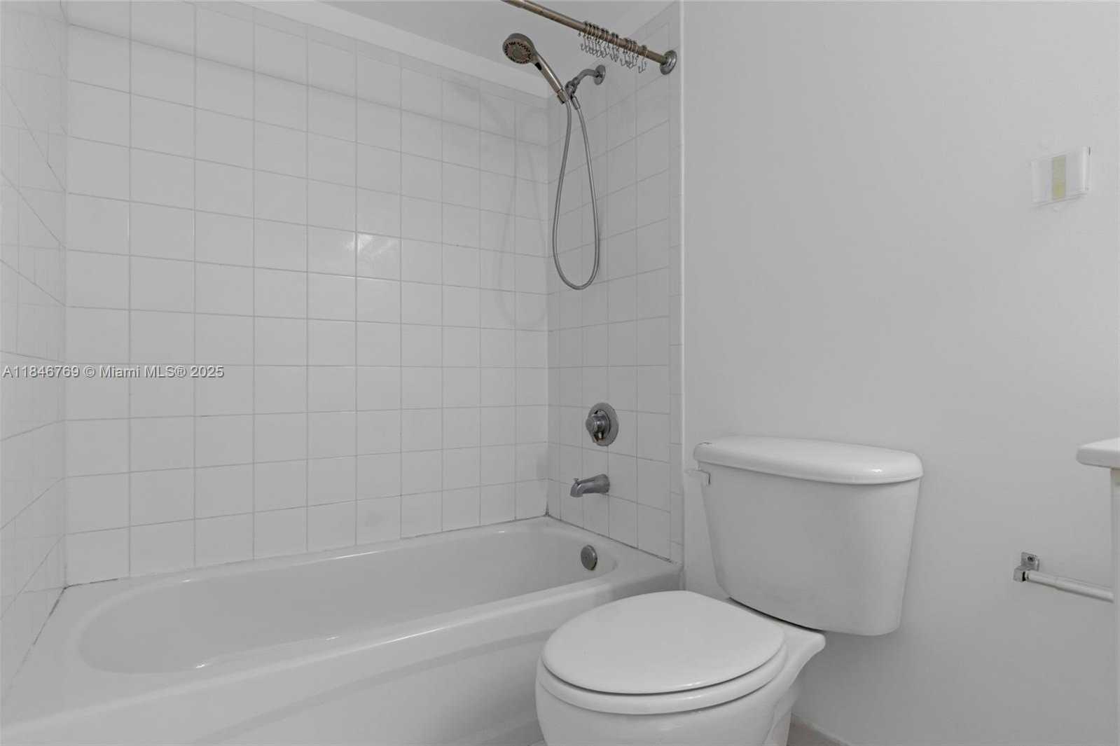 Small Image of 1555 NORTH TREASURE DR #205, North Bay Village Number 19