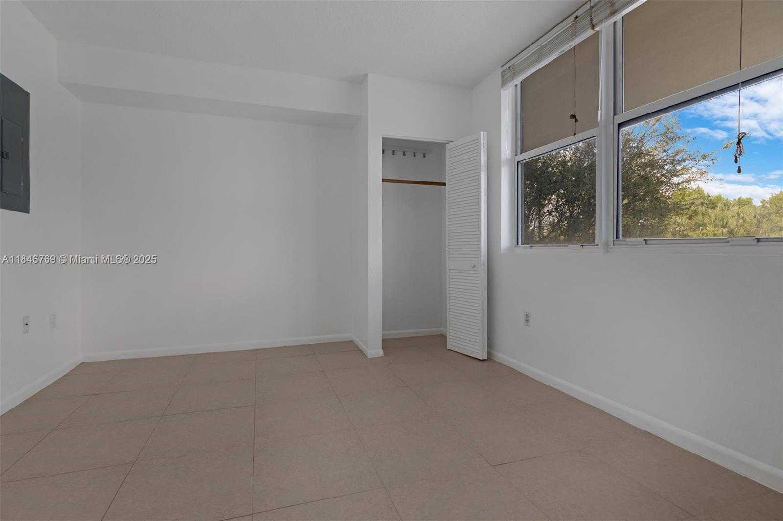 Small Image of 1555 NORTH TREASURE DR #205, North Bay Village Number 20