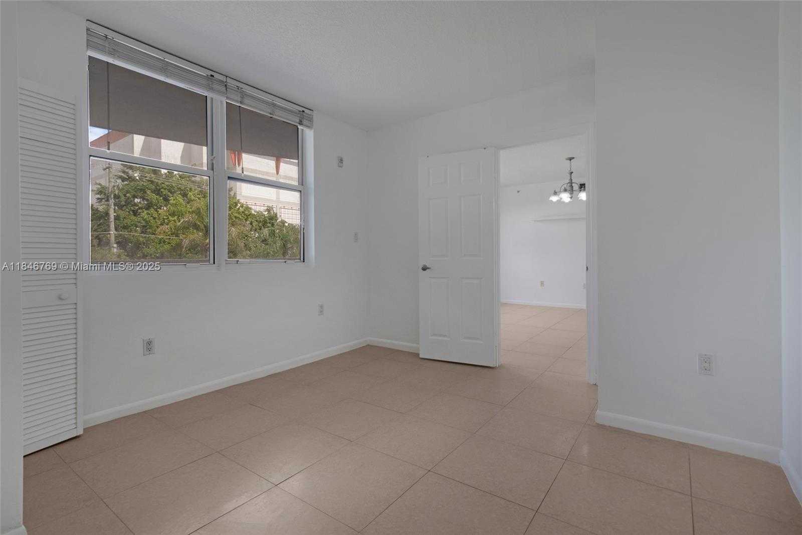 Small Image of 1555 NORTH TREASURE DR #205, North Bay Village Number 22