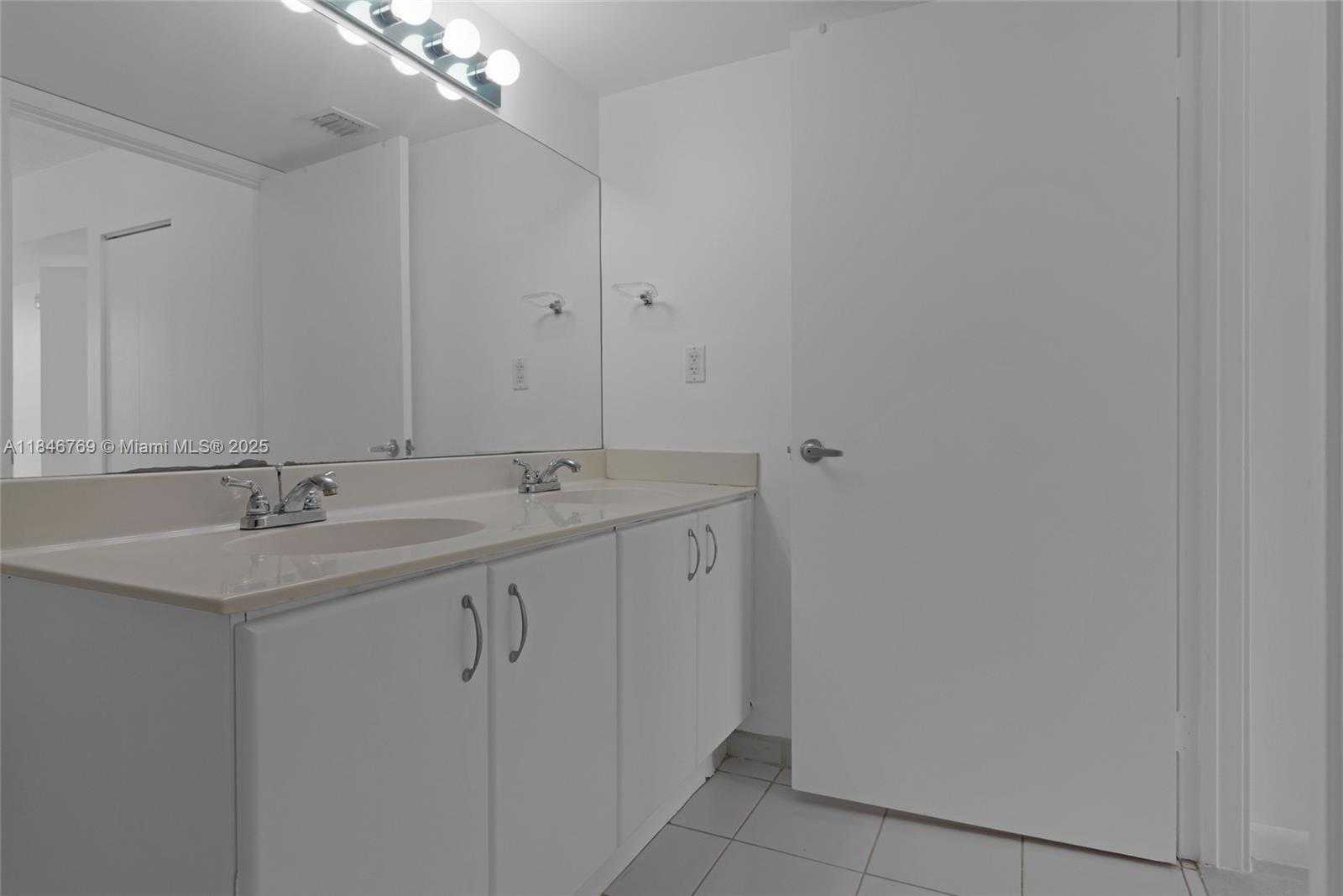 Small Image of 1555 NORTH TREASURE DR #205, North Bay Village Number 23