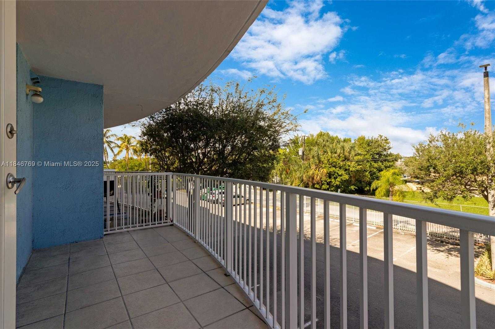 Small Image of 1555 NORTH TREASURE DR #205, North Bay Village Number 26