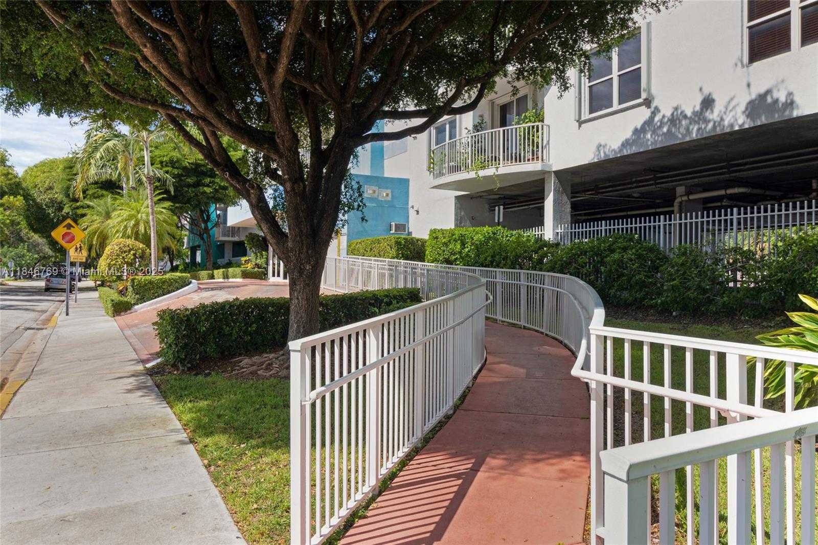 Small Image of 1555 NORTH TREASURE DR #205, North Bay Village Number 31