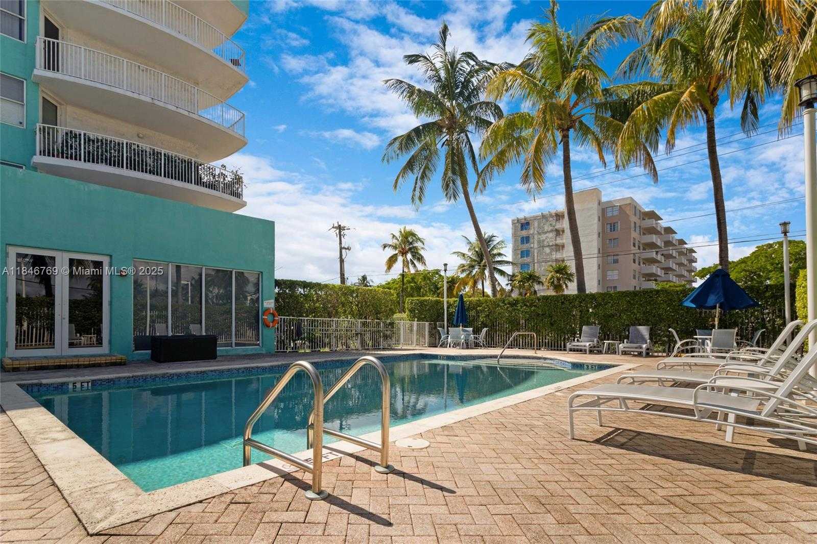 Small Image of 1555 NORTH TREASURE DR #205, North Bay Village Number 38